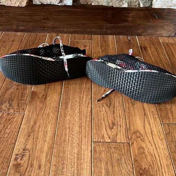 Nobull running shoes, like new - Picture 2 of 3